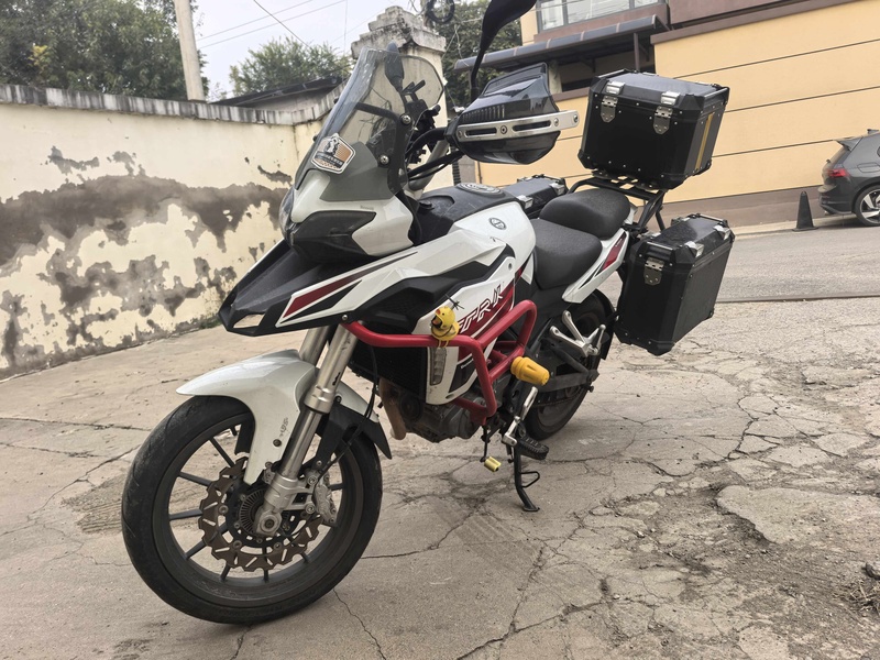 二手贝纳利金鹏 TRK251