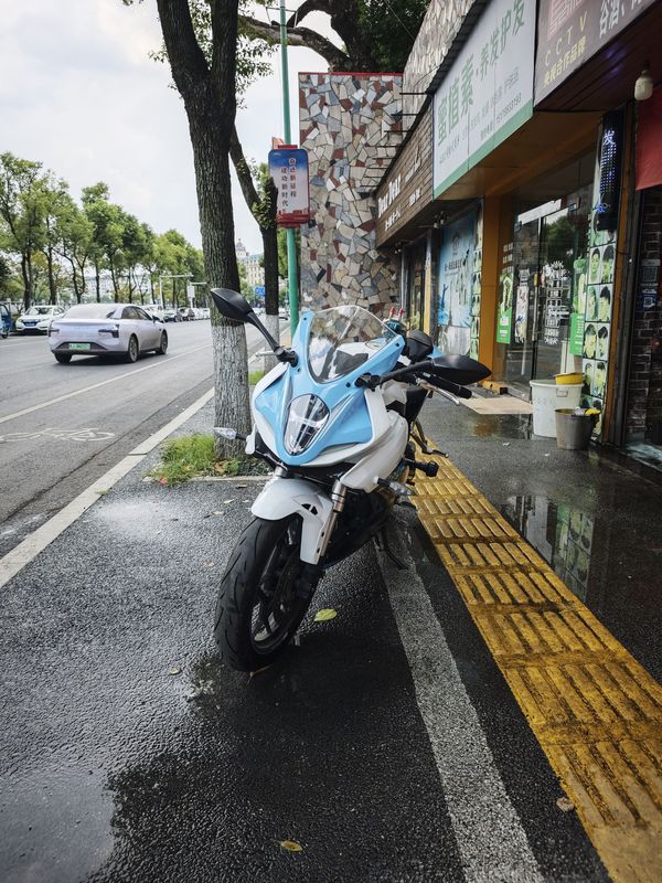 二手贝纳利龙卷风 Tornado 302R