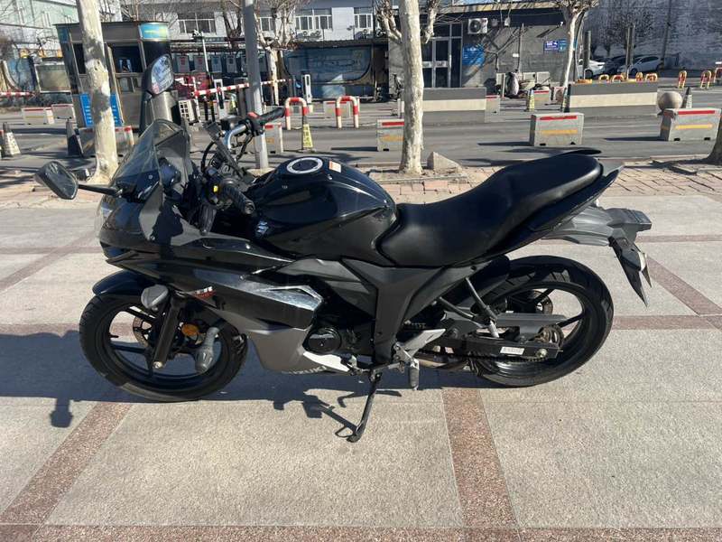 二手济南铃木极客飒 Gixxer 155