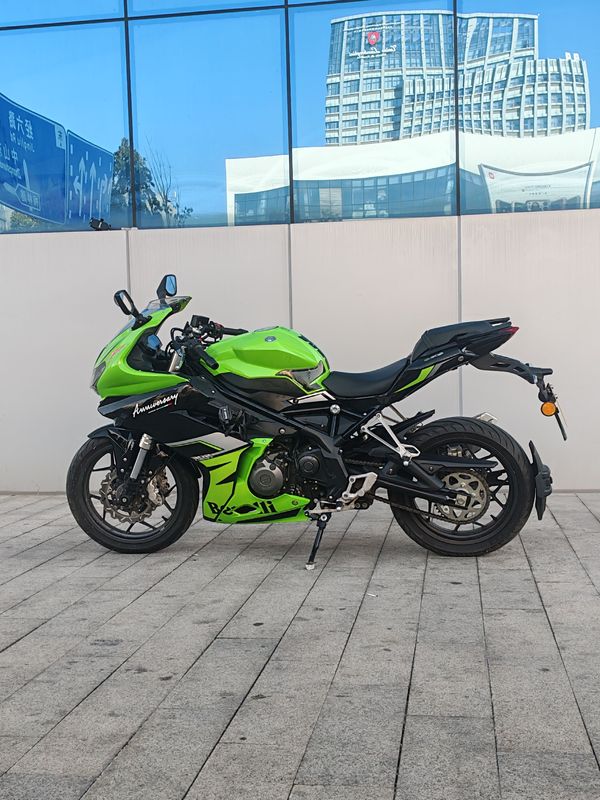 二手贝纳利龙卷风 Tornado 302R