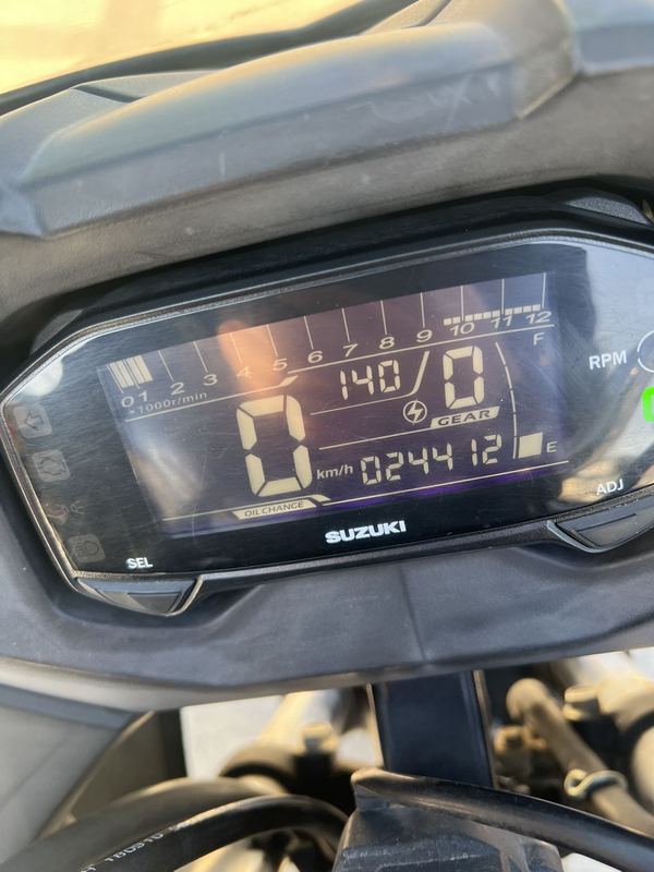 二手济南铃木极客飒 Gixxer 155