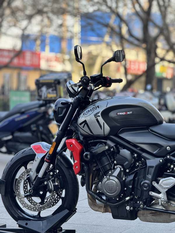 二手凯旋Trident 660