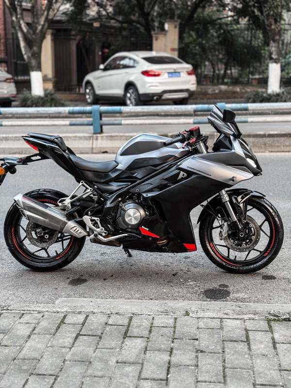 二手贝纳利龙卷风 Tornado 302R