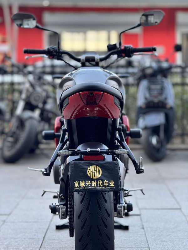 二手凯旋Trident 660