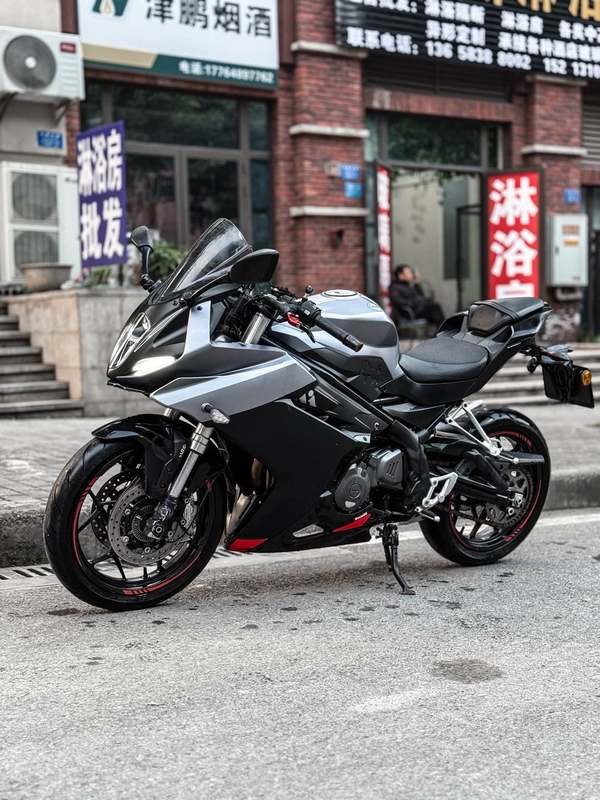 二手贝纳利龙卷风 Tornado 302R