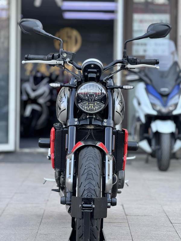 二手凯旋Trident 660