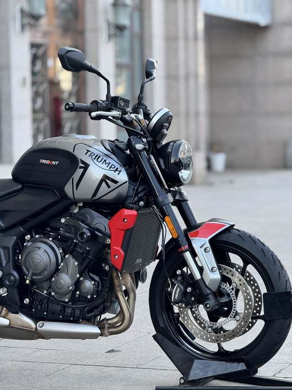 二手凯旋Trident 660