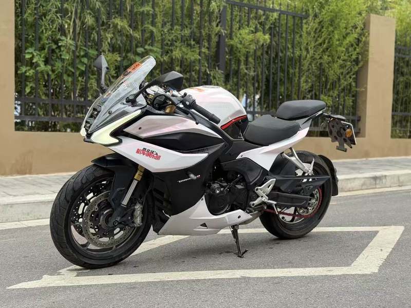 二手贝纳利龙卷风 Tornado 552R