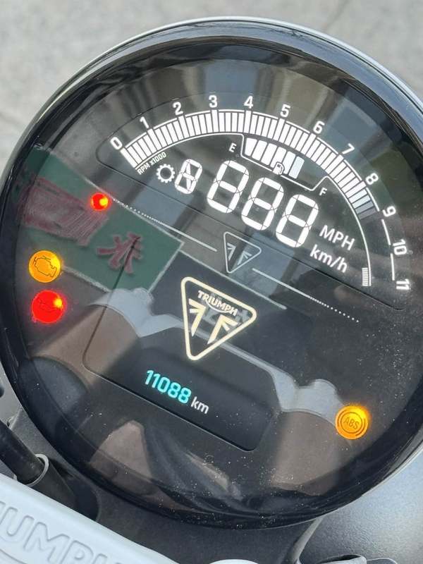 二手凯旋Trident 660