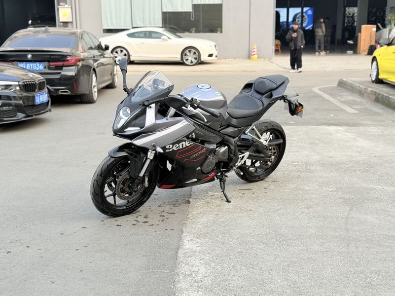 二手贝纳利龙卷风 Tornado 302R