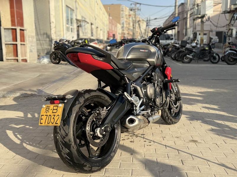 二手凯旋Trident 660