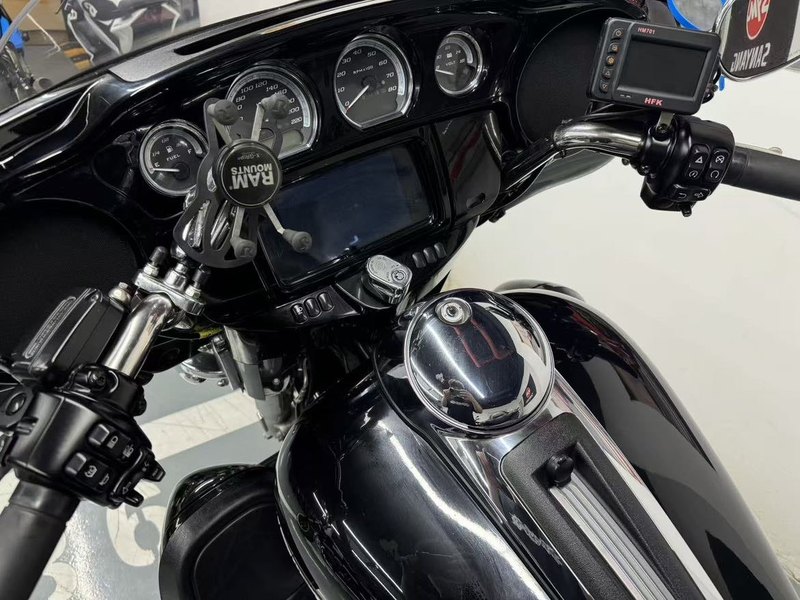 二手哈雷戴维森旗舰滑翔  Limited