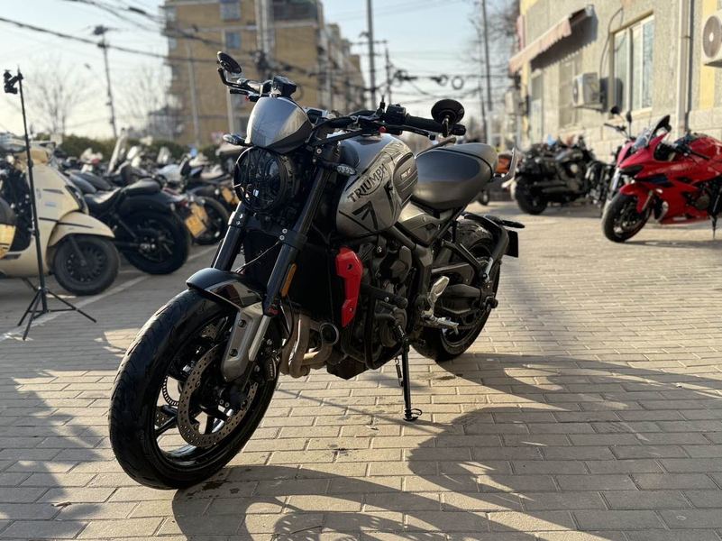 二手凯旋Trident 660