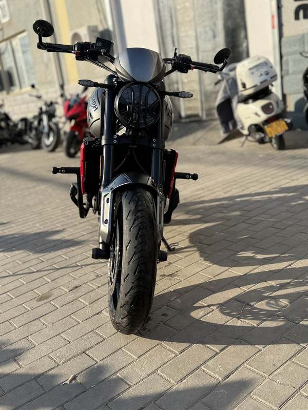 二手凯旋Trident 660