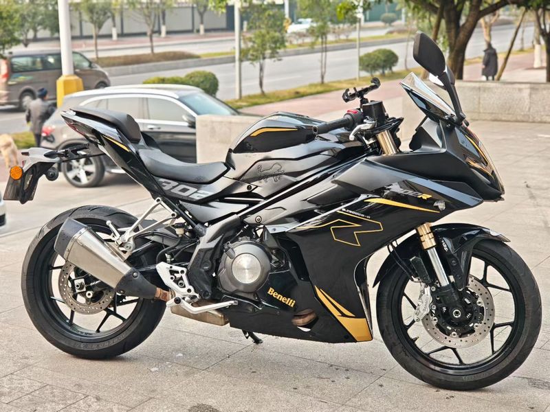 二手贝纳利龙卷风 Tornado 302R