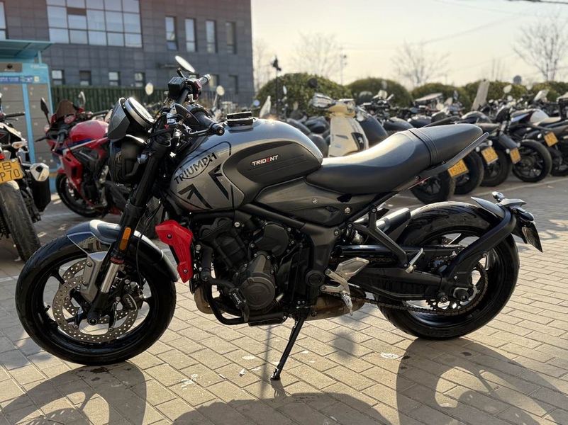 二手凯旋Trident 660