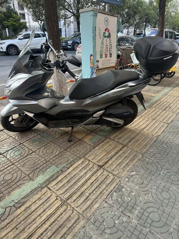 二手五羊本田PCX