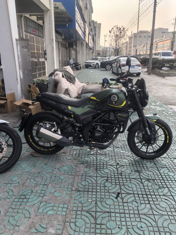 二手贝纳利幼狮 Leoncino 250