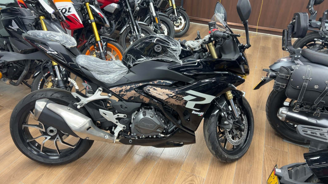 二手贝纳利龙卷风 Tornado 402R