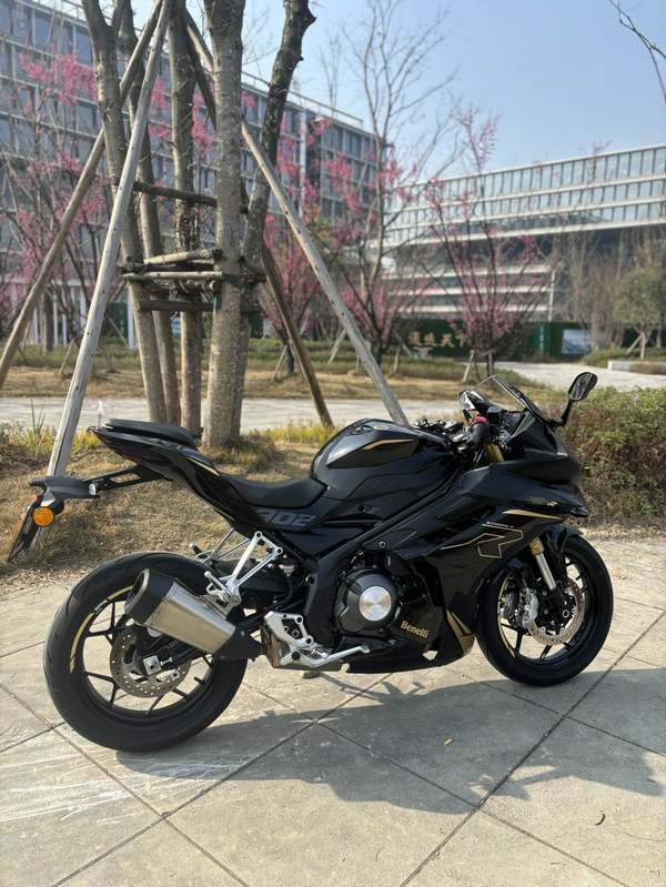 二手贝纳利龙卷风 Tornado 302R