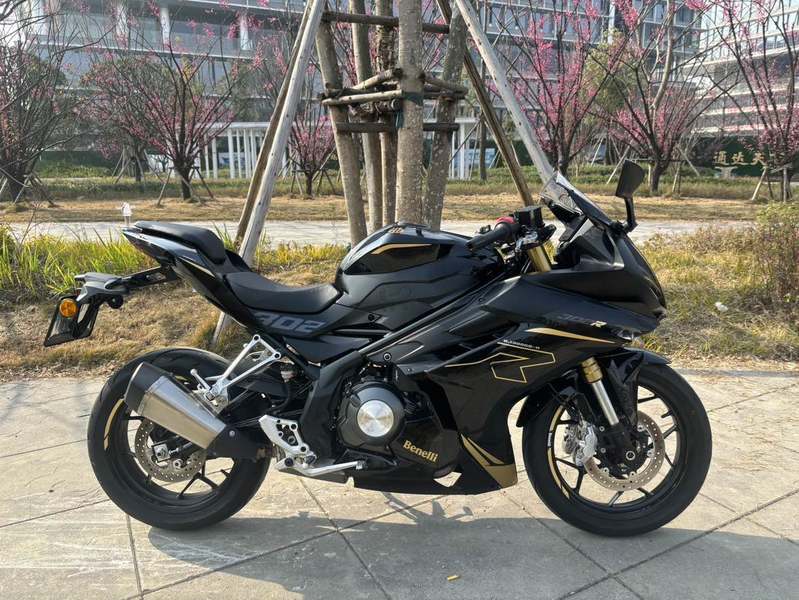 二手贝纳利龙卷风 Tornado 302R