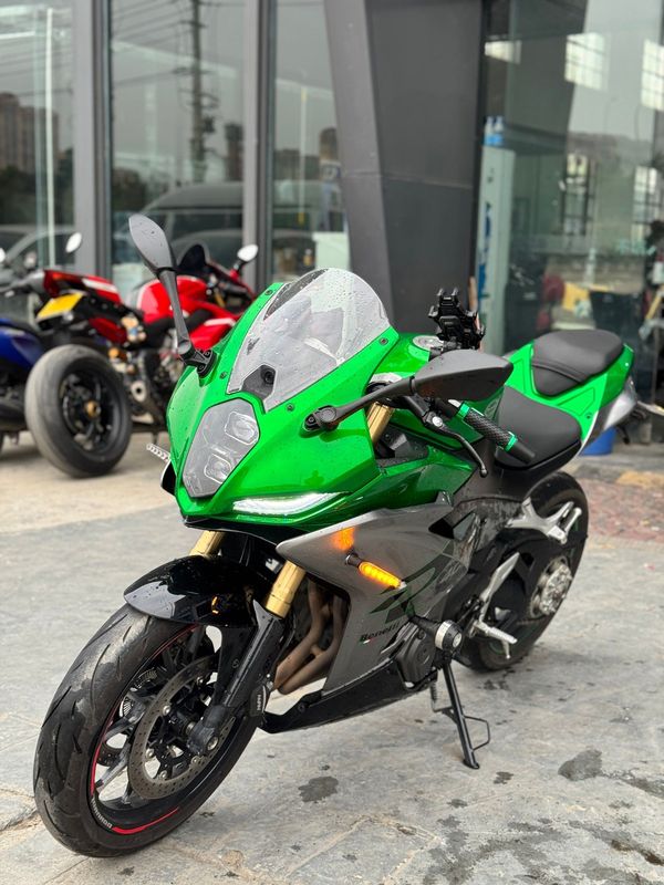 二手贝纳利龙卷风 Tornado 402R