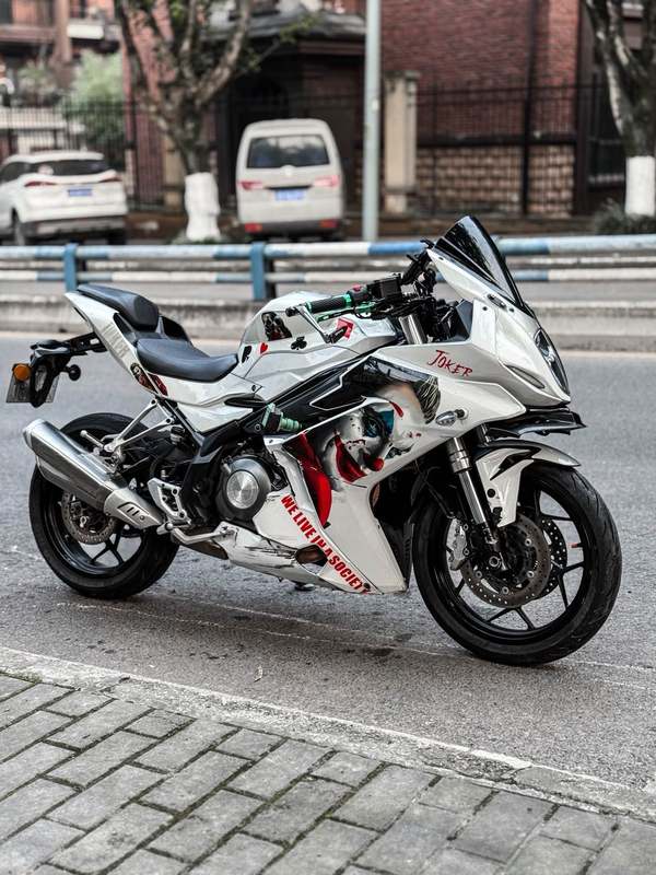 二手贝纳利龙卷风 Tornado 302R