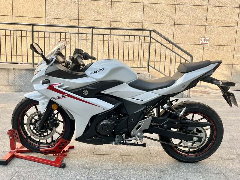 二手豪爵铃木GSX250R