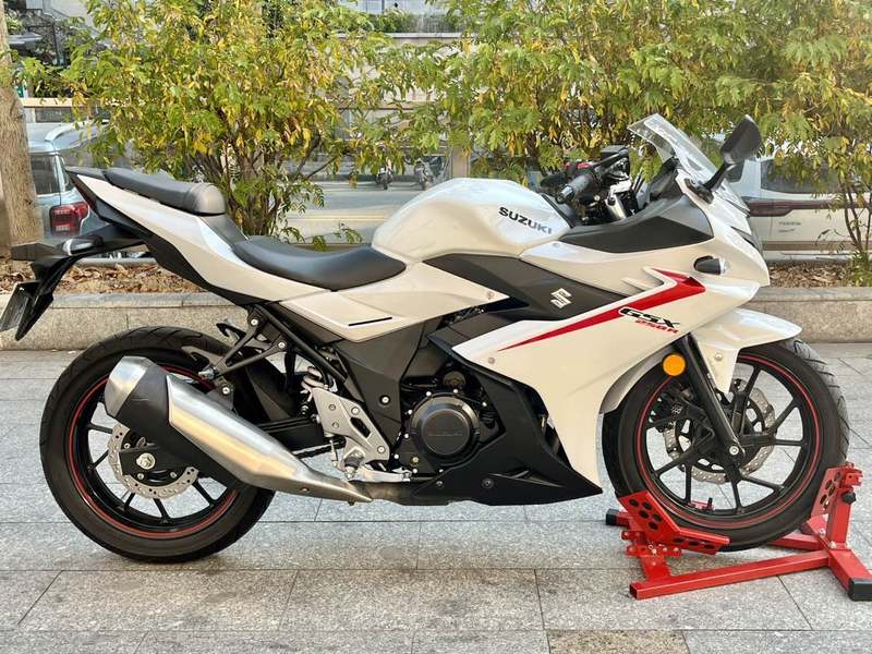 二手豪爵铃木GSX250R