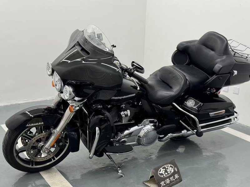 二手哈雷戴维森旗舰滑翔  Limited