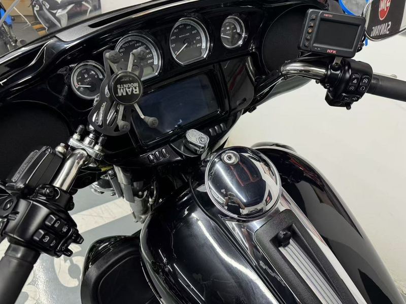 二手哈雷戴维森旗舰滑翔  Limited