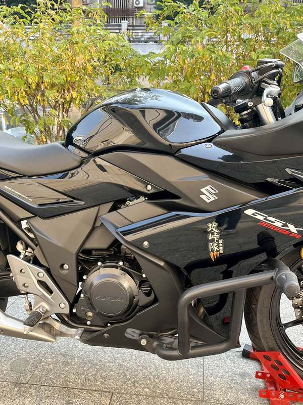 二手豪爵铃木GSX250R