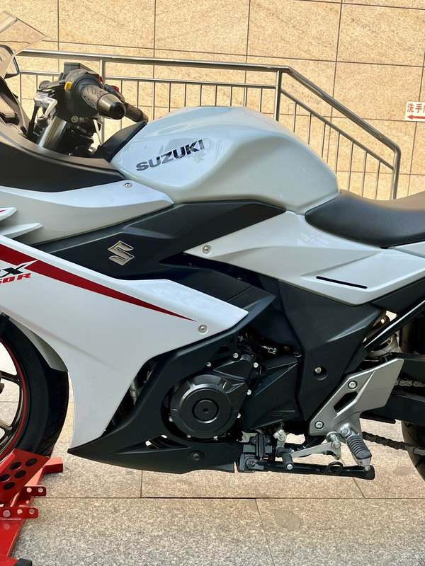 二手豪爵铃木GSX250R