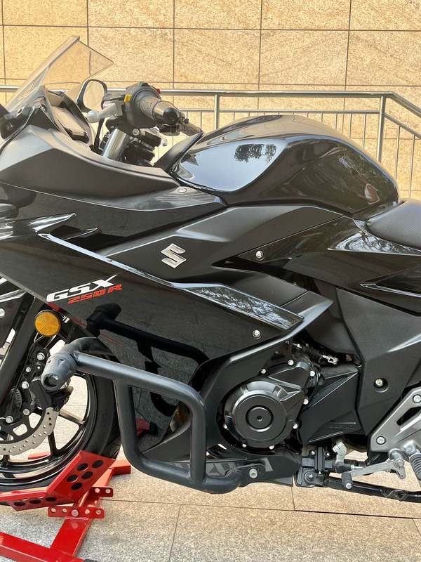 二手豪爵铃木GSX250R