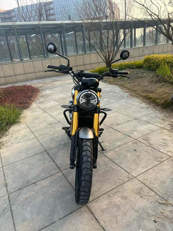 二手凯旋Scrambler 400 X