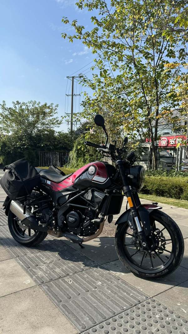 二手贝纳利幼狮 Leoncino 250