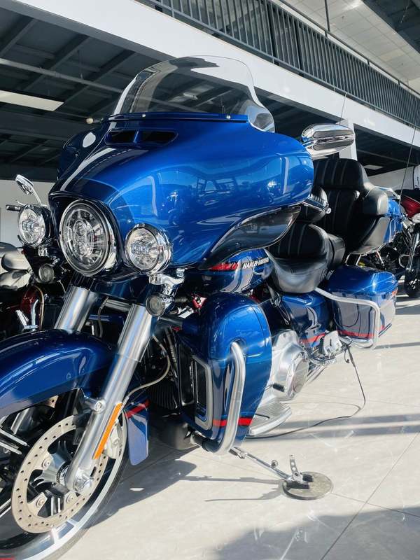 二手哈雷戴维森旗舰滑翔  Limited