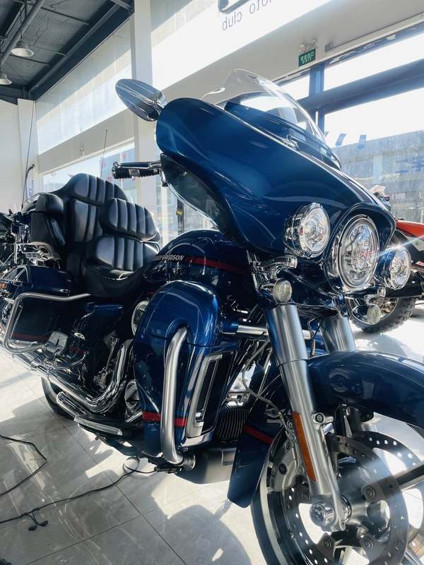 二手哈雷戴维森旗舰滑翔  Limited