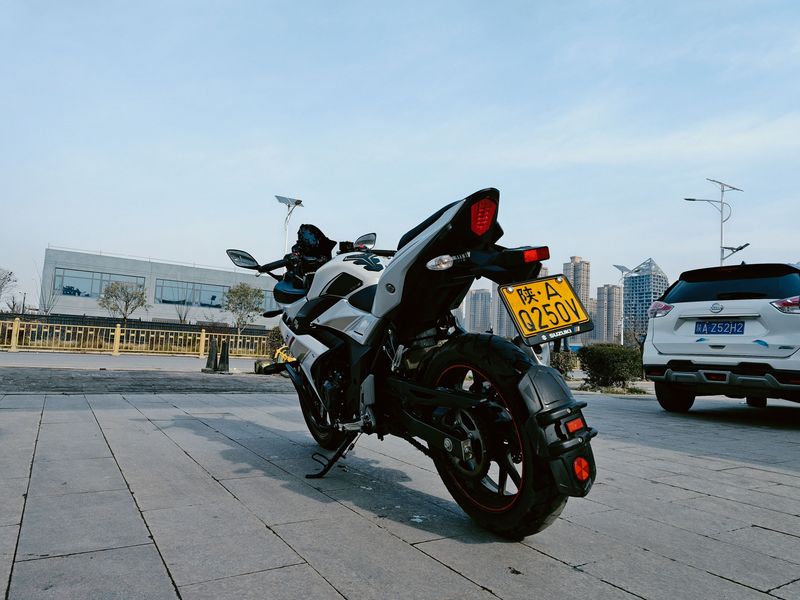 二手豪爵铃木GSX250R