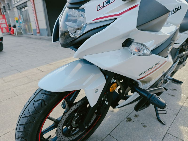 二手豪爵铃木GSX250R