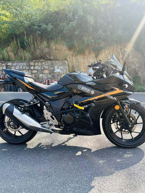 二手豪爵铃木GSX250R