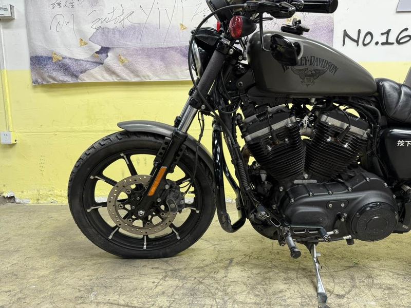 二手哈雷戴维森Iron883 硬汉