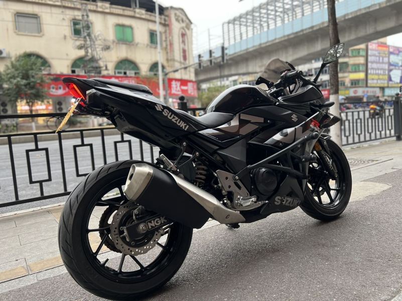 二手豪爵铃木GSX250R