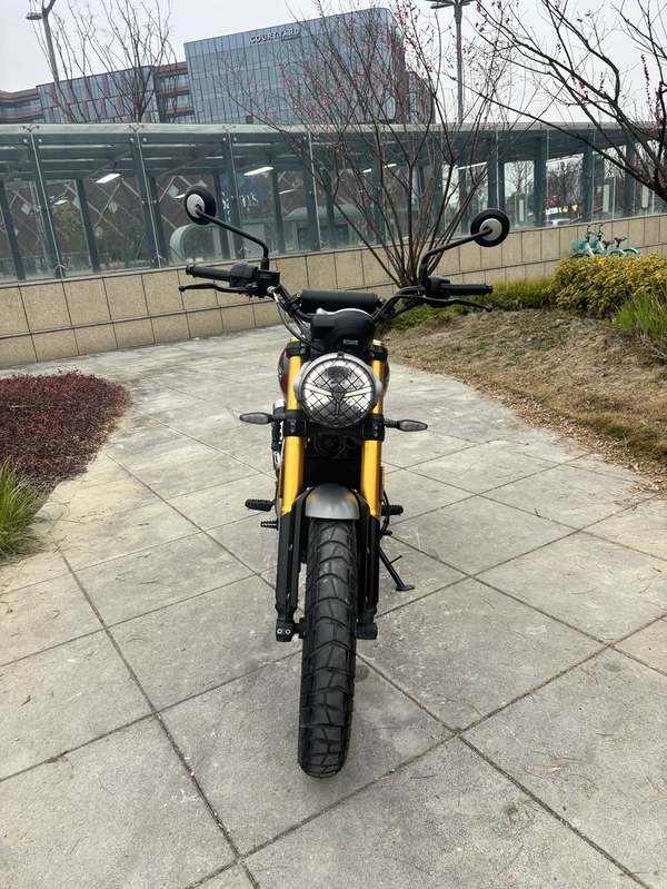 二手凯旋Scrambler 400 X