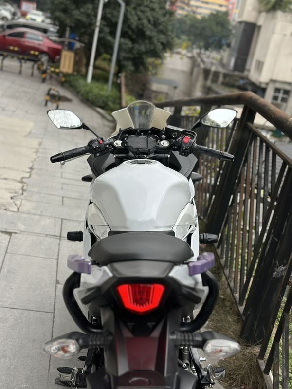 二手豪爵铃木GSX250R
