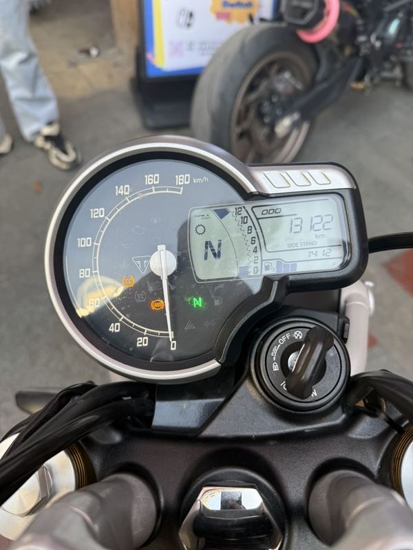 二手凯旋Scrambler 400 X