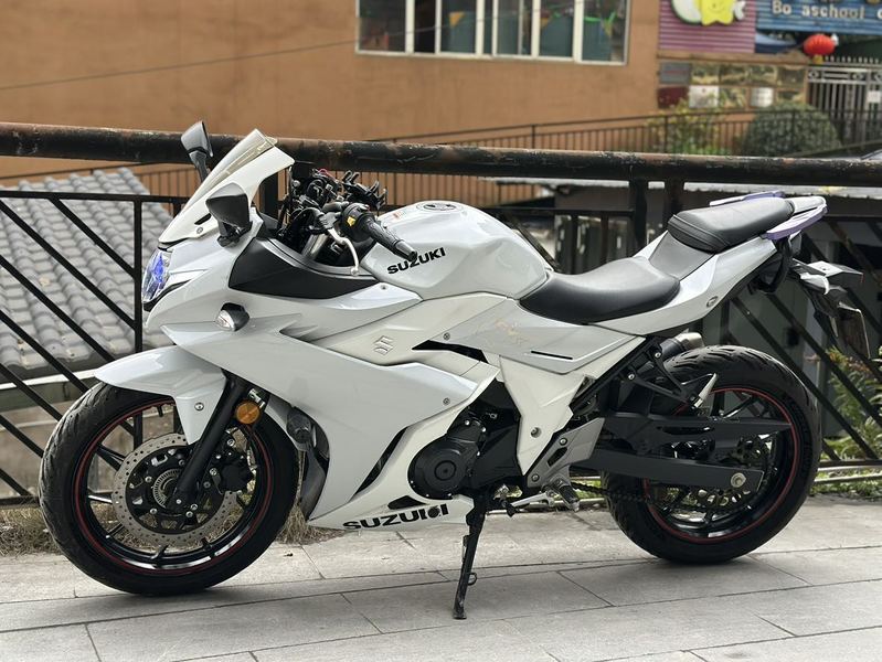 二手豪爵铃木GSX250R