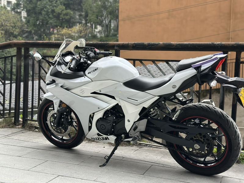 二手豪爵铃木GSX250R