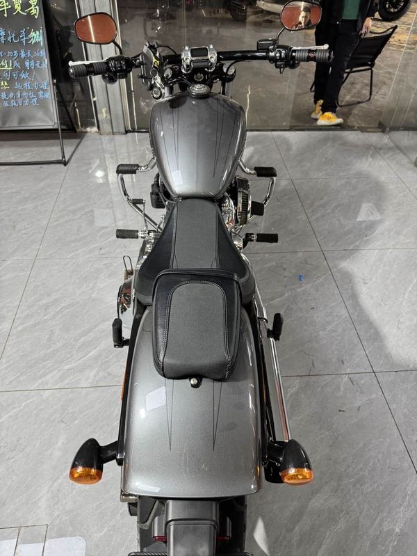 二手哈雷戴维森突破者 Breakout