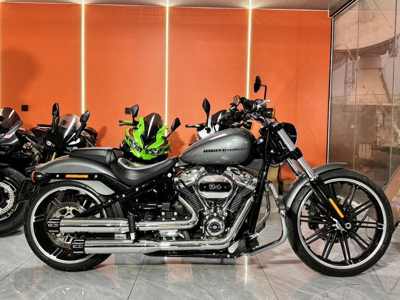 二手哈雷戴维森突破者 Breakout